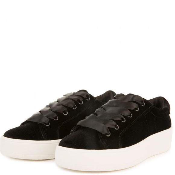 Steve Madden Bertie V platform sneakers in black velvet size 9 - Picture 13 of 13